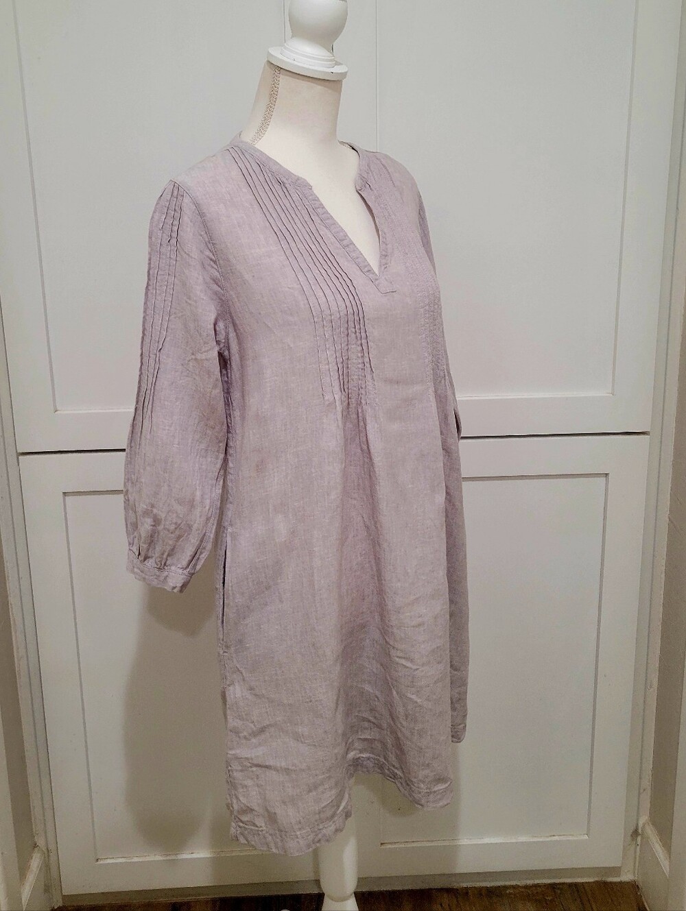 Tahari 100% Linen Light Gray Long Sleeve Pintuck Tunic Top | Size Medium - Picture 2 of 8